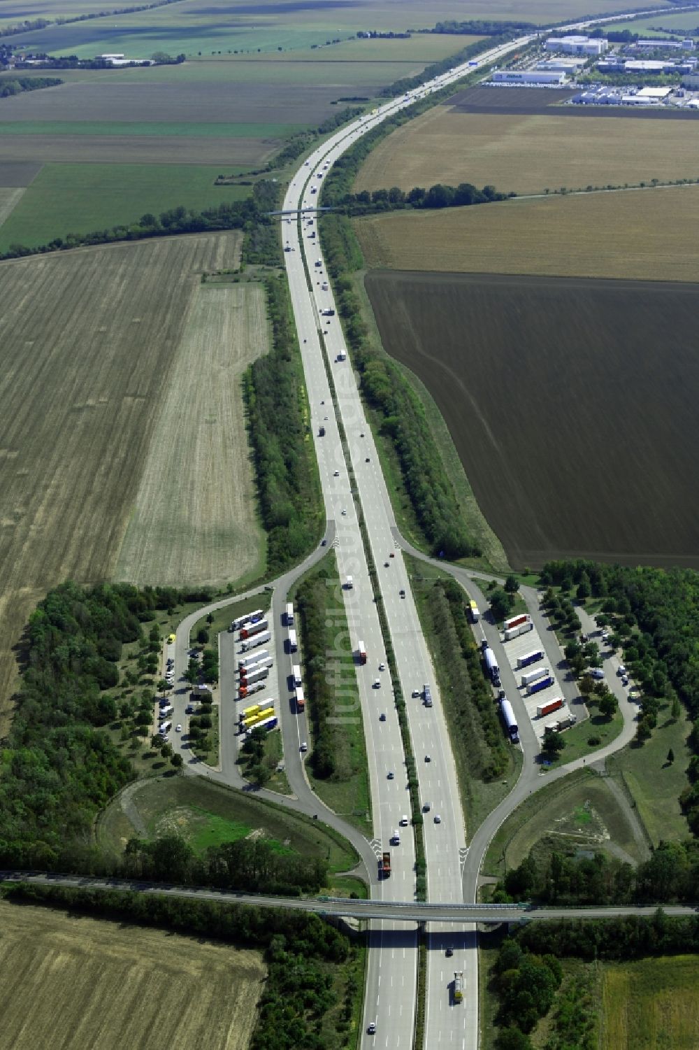 Luftbild Landsberg - Autobahn- Raststätte und Parkplatz der BAB A9 - Kapellenberg in Landsberg im Bundesland Sachsen-Anhalt, Deutschland