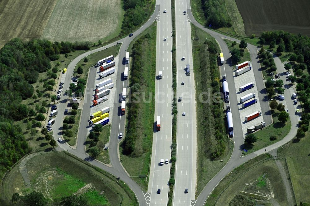 Luftaufnahme Landsberg - Autobahn- Raststätte und Parkplatz der BAB A9 - Kapellenberg in Landsberg im Bundesland Sachsen-Anhalt, Deutschland
