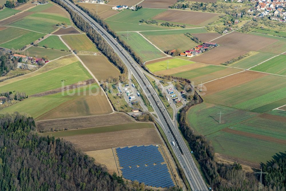 Luftaufnahme Eutingen im Gäu - Autobahn- Raststätte und Parkplatz der BAB A 81 Neckarblick und Hirtenhaus in Eutingen im Gäu im Bundesland Baden-Württemberg, Deutschland