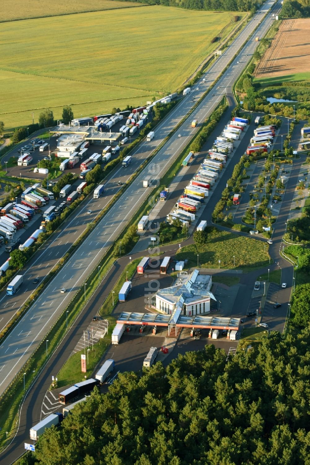Luftbild Ziesar - Autobahn- Raststätte und Parkplatz der BAB A2 in Ziesar im Bundesland Brandenburg, Deutschland