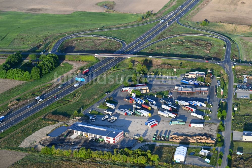 Luftbild Oberkrämer - Autobahn Raststätte am Rand des Verlaufes der Autobahn BAB 10 in Oberkrämer im Bundesland Brandenburg, Deutschland