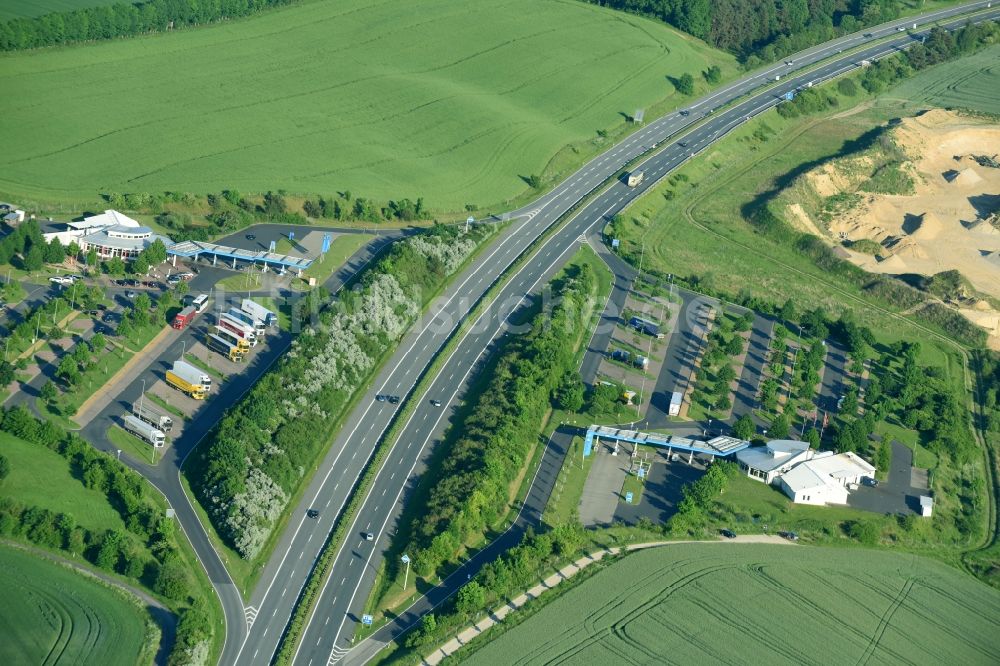 Luftaufnahme Plaaz - Autobahn Raststätte am Rand des Verlaufes der Autobahn BAB A19 in Plaaz im Bundesland Mecklenburg-Vorpommern, Deutschland