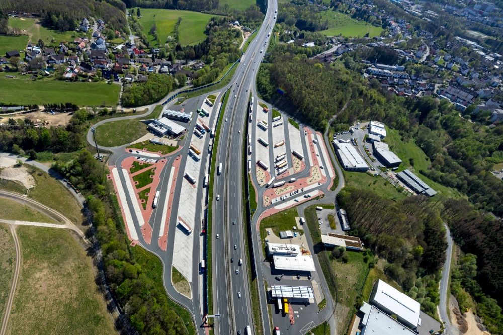 Luftbild Lüdenscheid - Autobahn Raststätte Sauerlan West am Rand des Verlaufes der Autobahn BAB 45 in Lüdenscheid im Bundesland Nordrhein-Westfalen, Deutschland