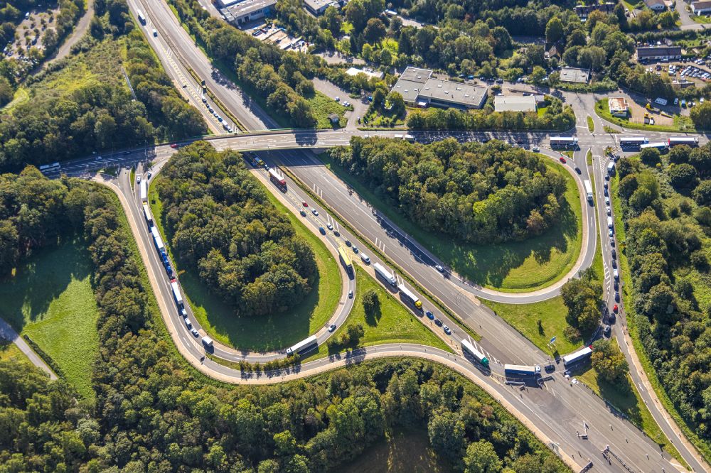 Luftbild Lüdenscheid - Autobahn- Stau und Sperrung an der BAB A 45 an der Ausfahrt Lüdenscheid in Lüdenscheid im Bundesland Nordrhein-Westfalen, Deutschland