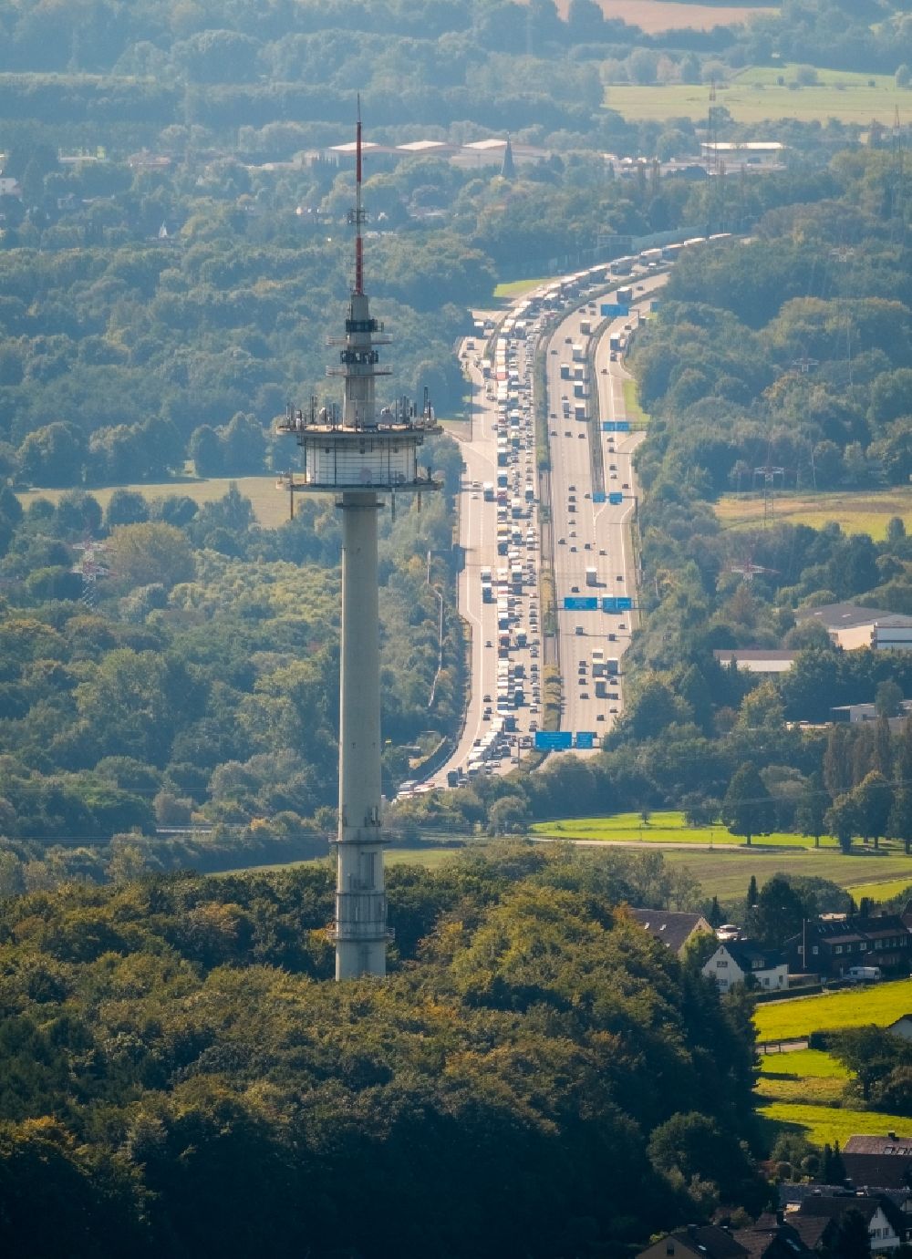 Luftbild Schwerte - Autobahn- Stau im Streckenverlauf der BAB A45 im Ortsteil Westhofen in Schwerte im Bundesland Nordrhein-Westfalen, Deutschland