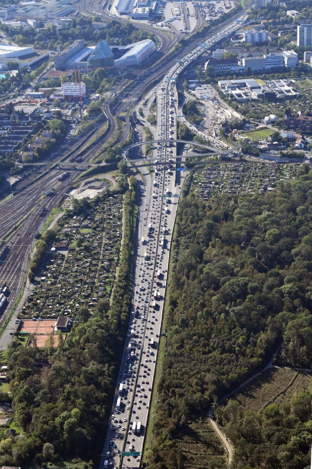 Luftaufnahme Muttenz - Autobahn- Stau im Streckenverlauf der schweizer Autobahn A2 / A3 in Muttenz im Kanton Basel-Landschaft, Schweiz