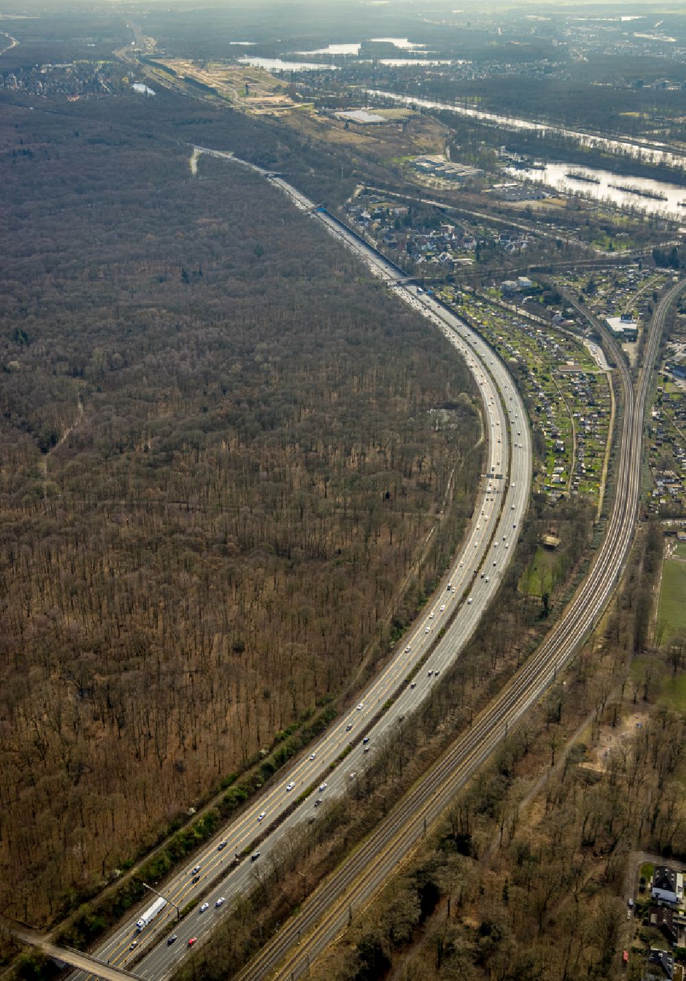 Luftaufnahme Duisburg - Autobahn- Streckenverlauf der BAB A3 in Duisburg im Bundesland Nordrhein-Westfalen, Deutschland