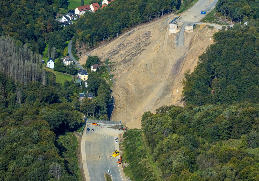 Oberrahmede von oben - Autobahn- Streckenverlauf der BAB A45 an der gesprengten Talbrücke Rahmede in Oberrahmede im Bundesland Nordrhein-Westfalen, Deutschland