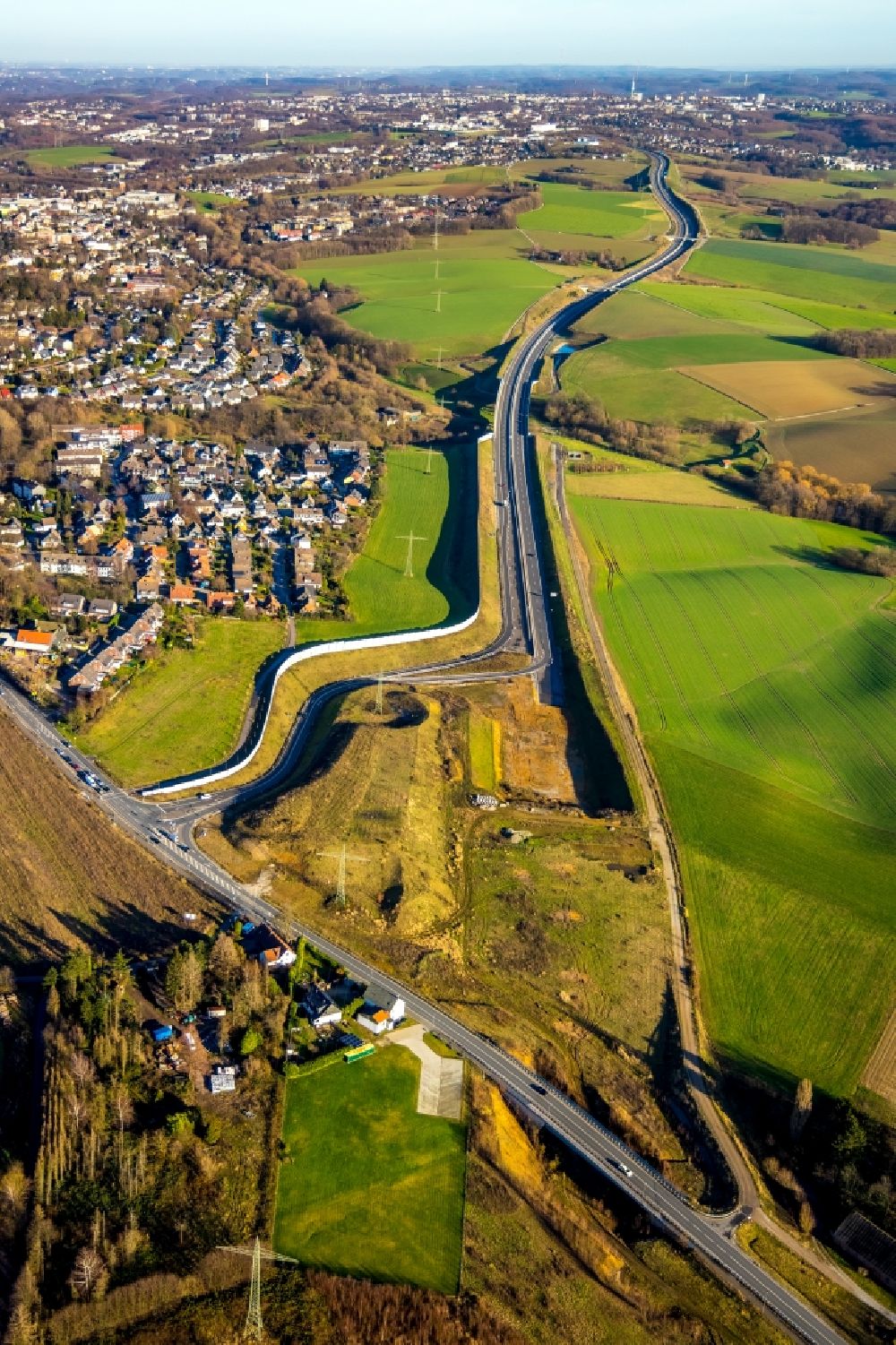 Heiligenhaus von oben - Autobahn- Streckenverlauf der BAB 44 in Heiligenhaus im Bundesland Nordrhein-Westfalen, Deutschland