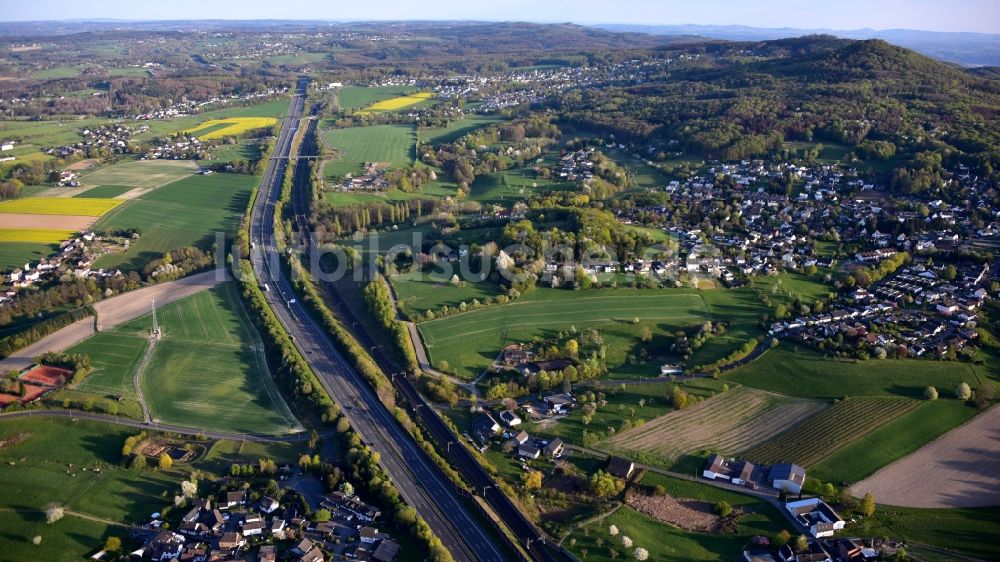 Stieldorferhohn aus der Vogelperspektive: Autobahn- Streckenverlauf der BAB A3 in Stieldorferhohn im Bundesland Nordrhein-Westfalen, Deutschland