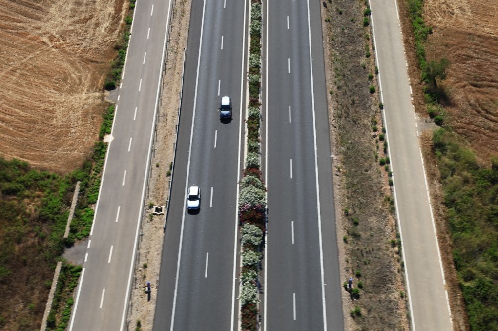 Luftaufnahme Inca - Autobahn- Streckenverlauf der MA-13 bei Inca in Mallorca auf der balearischen Mittelmeerinsel Mallorca, Spanien