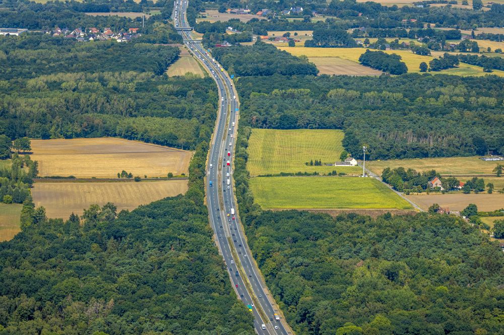 Luftbild Bergkamen - Autobahn- Streckenverlauf der A1 in Bergkamen im Bundesland Nordrhein-Westfalen, Deutschland