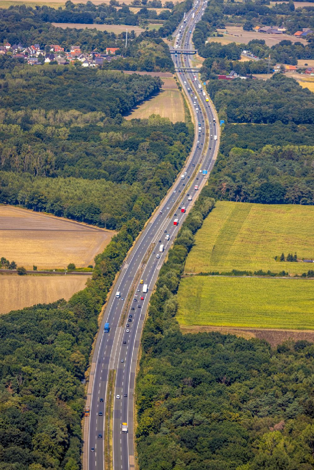 Bergkamen von oben - Autobahn- Streckenverlauf der A1 in Bergkamen im Bundesland Nordrhein-Westfalen, Deutschland