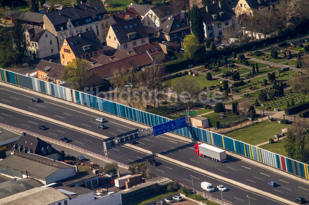 Bochum von oben - Autobahn- Streckenverlauf der A40 in Bochum im Bundesland Nordrhein-Westfalen - NRW, Deutschland