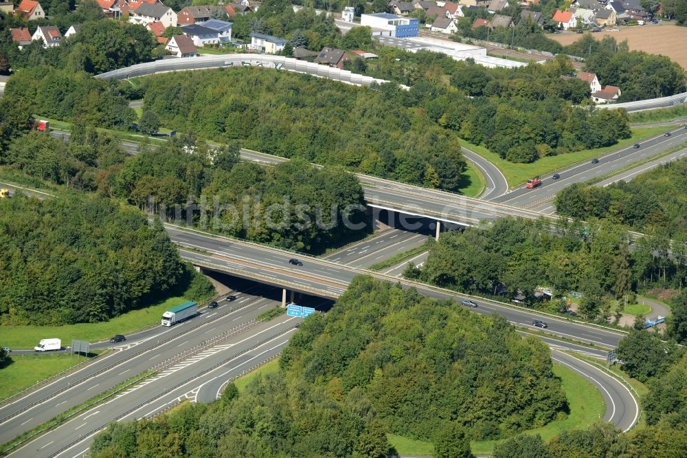Luftaufnahme Bad Oeynhausen - Autobahn- Streckenverlauf der Bundesautobahn A30 im Bereich des Kreuz Bad Oeynhausen im Osten von Bad Oeynhausen im Bundesland Nordrhein-Westfalen