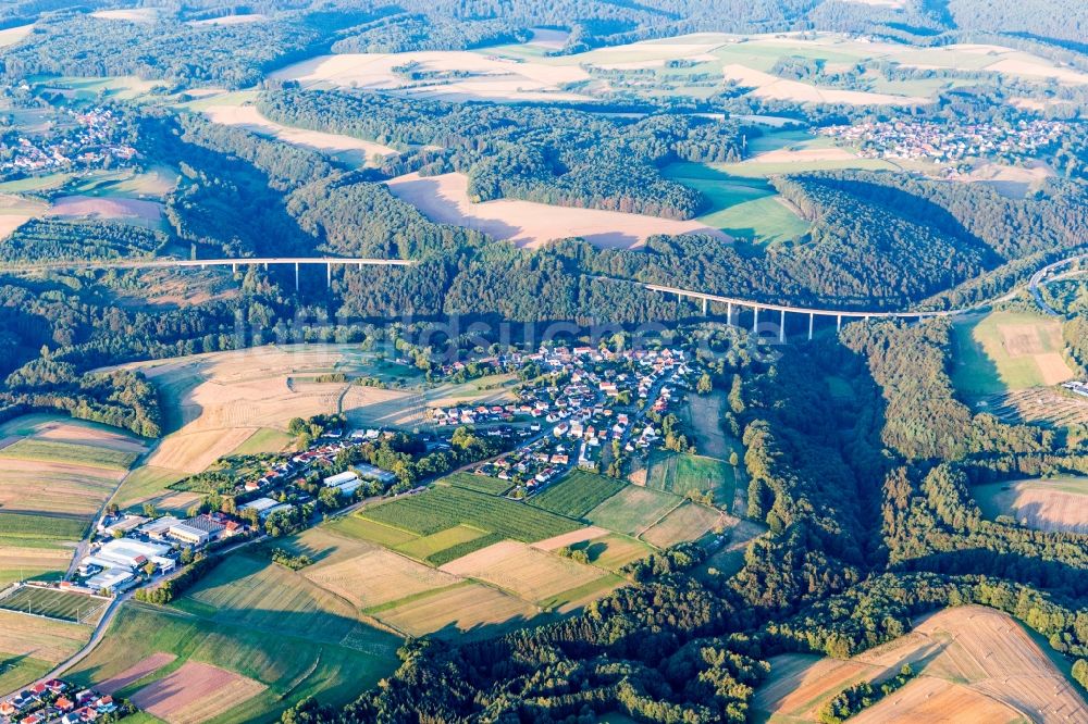 Petersberg von oben - Autobahn- Talbrücke der BAB A62 in Petersberg im Bundesland Rheinland-Pfalz, Deutschland
