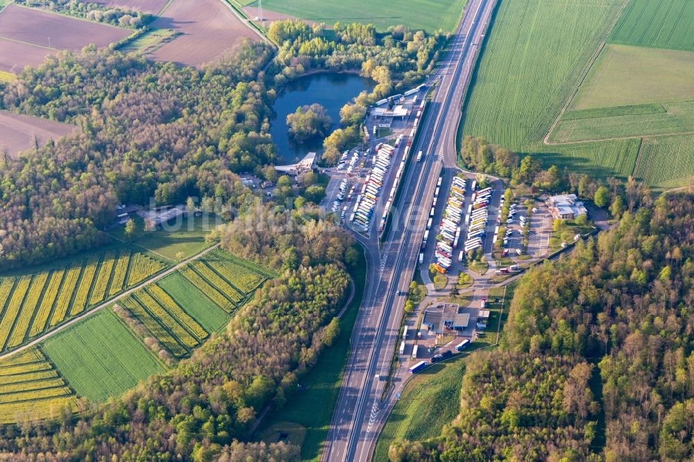 Luftaufnahme Mahlberg - Autobahn-Tank & Rast Raststätte Mahlberg der BAB A5 in Mahlberg im Bundesland Baden-Württemberg, Deutschland