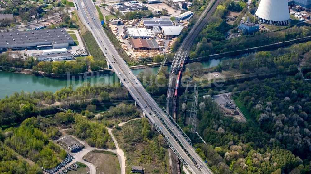 Herne von oben - Autobahn- Trasse der BAB 43 Emschertalbrücke in Herne im Bundesland Nordrhein-Westfalen, Deutschland