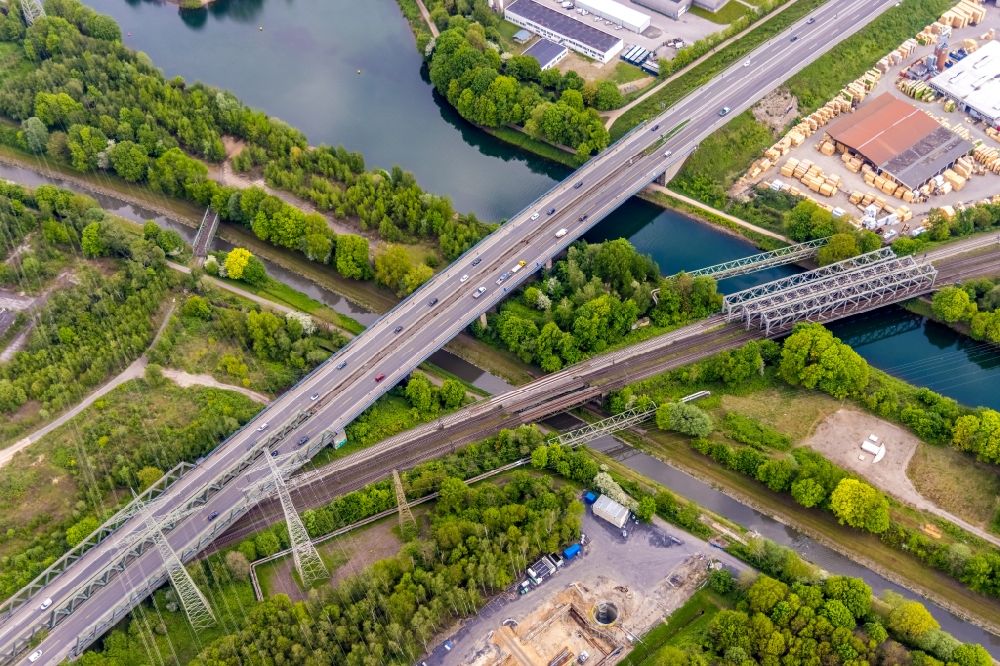 Luftbild Herne - Autobahn- Trasse der BAB 43 Emschertalbrücke in Herne im Bundesland Nordrhein-Westfalen, Deutschland