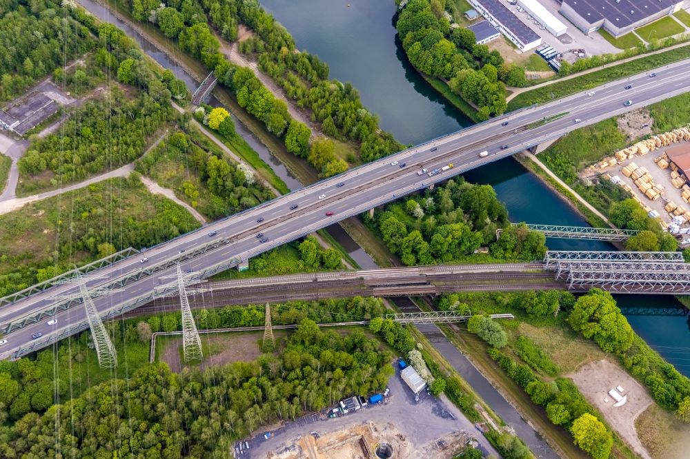 Luftaufnahme Herne - Autobahn- Trasse der BAB 43 Emschertalbrücke in Herne im Bundesland Nordrhein-Westfalen, Deutschland