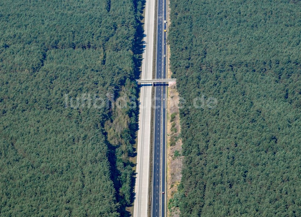 Luftbild Cottbus - Autobahn- Trasse der BAB A15 im Waldgebiet im Ortsteil Kiekebusch in Cottbus im Bundesland Brandenburg, Deutschland