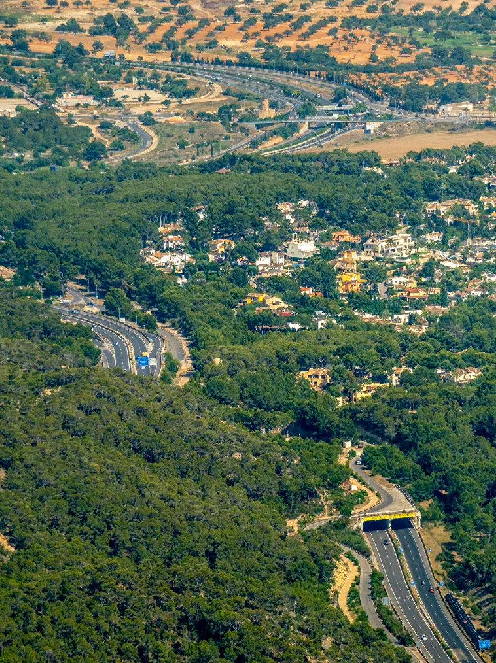 Luftaufnahme Andratx - Autobahn- Tunnelbauwerk Ma-1 in Andratx in Balearische Insel Mallorca, Spanien