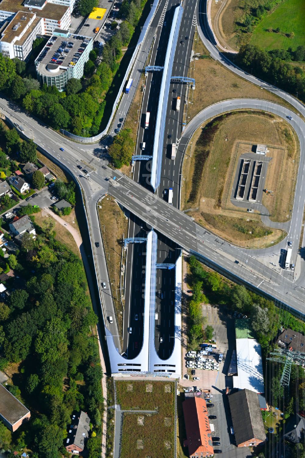 Luftbild Hamburg - Autobahn- Tunnelbauwerk der BAB A7 Hamburger Deckel im Ortsteil Schnelsen in Hamburg, Deutschland