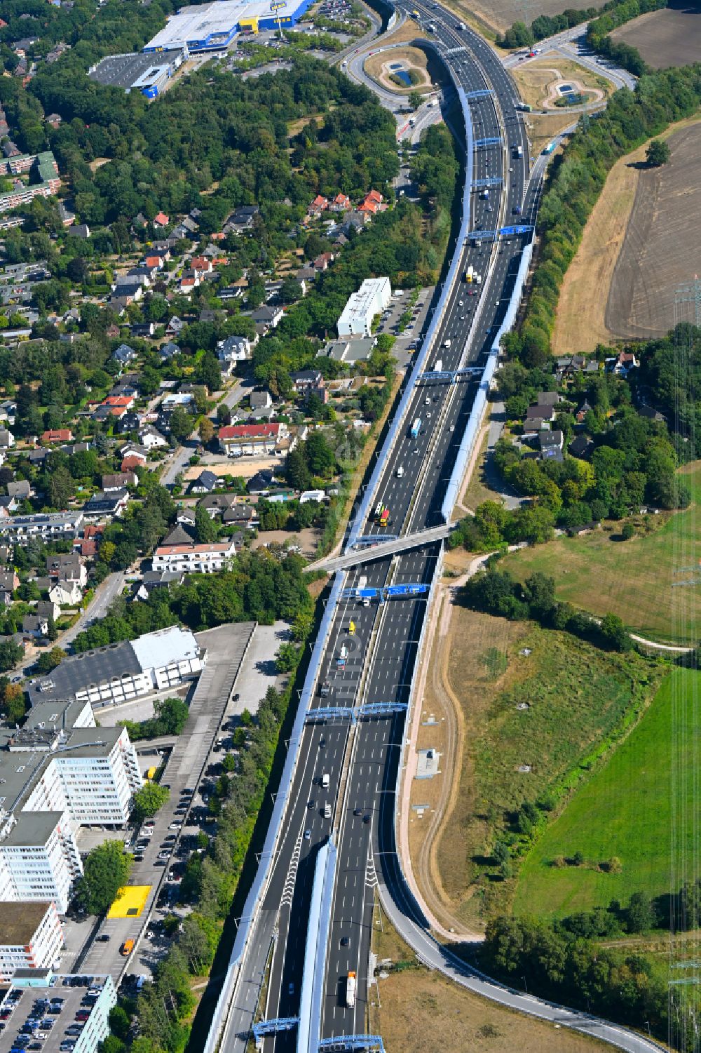 Luftaufnahme Hamburg - Autobahn- Tunnelbauwerk der BAB A7 Hamburger Deckel im Ortsteil Schnelsen in Hamburg, Deutschland