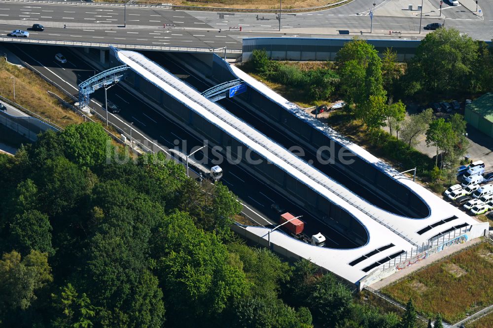 Hamburg von oben - Autobahn- Tunnelbauwerk der BAB A7 Hamburger Deckel im Ortsteil Schnelsen in Hamburg, Deutschland