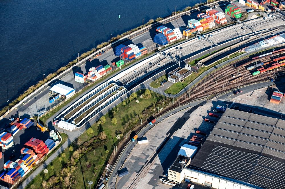 Luftaufnahme Hamburg - Autobahn- Tunnelbauwerk der BAB A7 - Köhlbrand - Elbtunnel im Ortsteil Waltershof in Hamburg, Deutschland