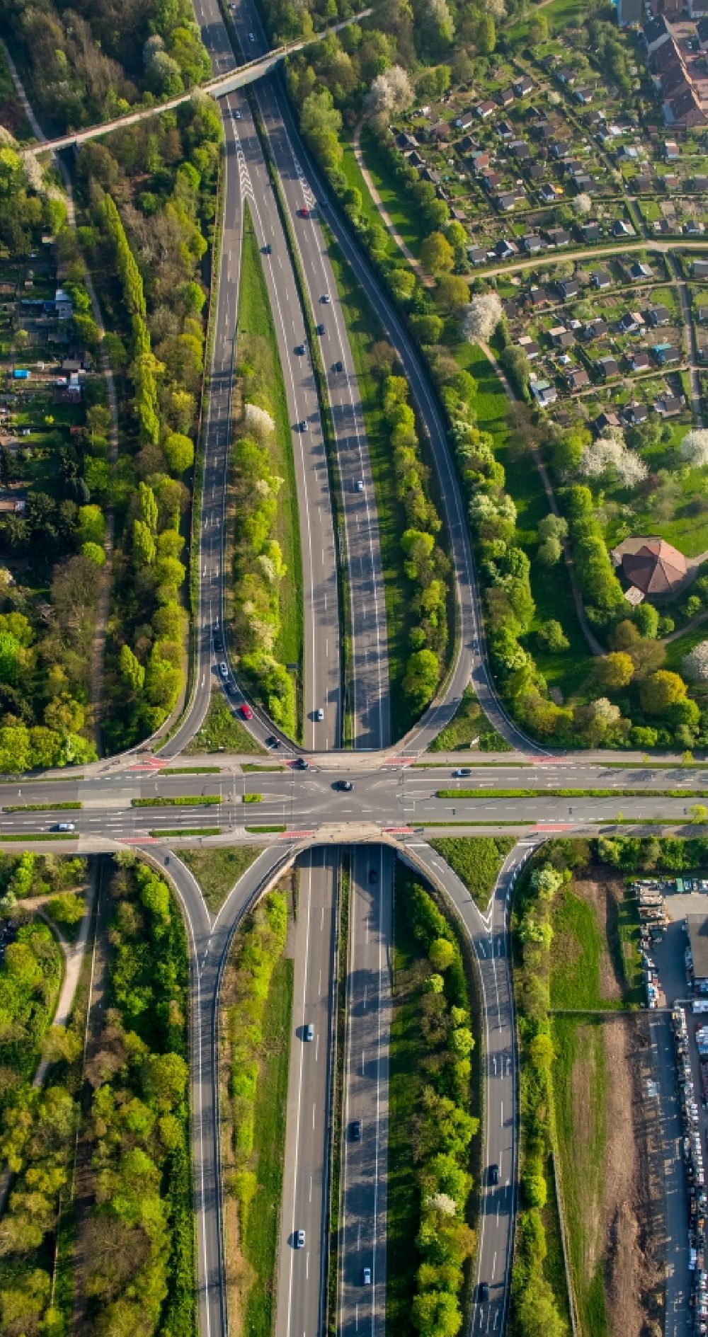 Luftbild Duisburg - Autobahnabfahrt der BAB A59 Duisburg-Walsum in Duisburg im Bundesland Nordrhein-Westfalen, Deutschland