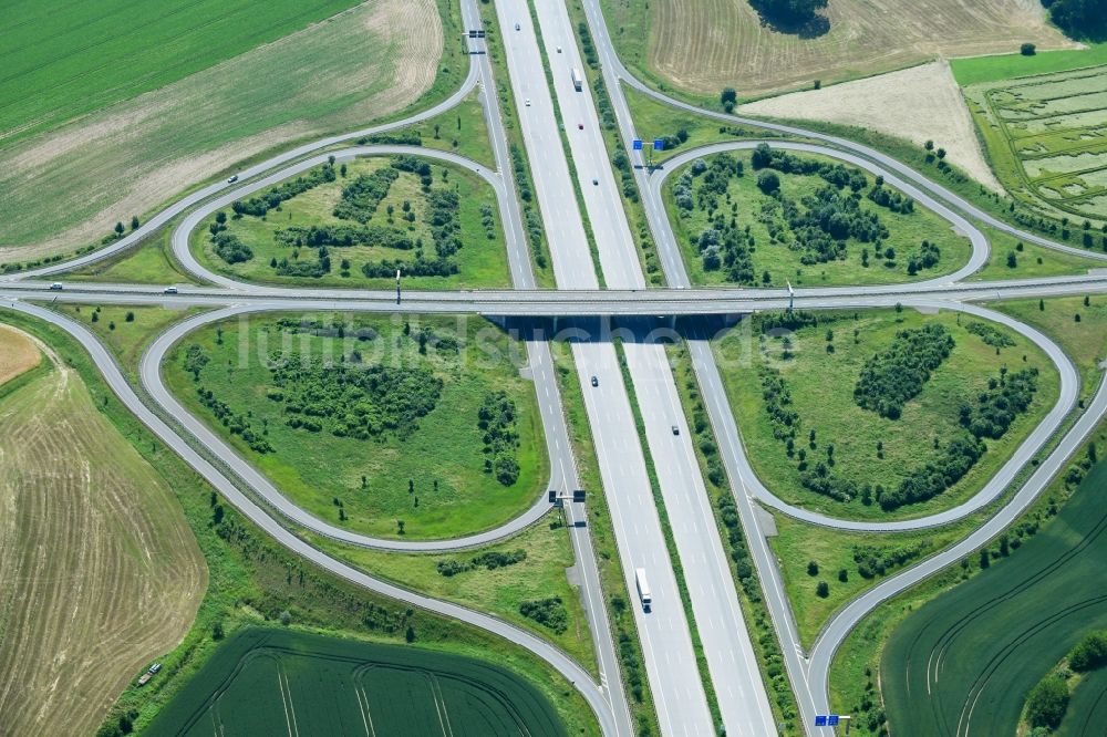 Gera aus der Vogelperspektive: Autobahnabfahrt der BAB A4 in Gera im Bundesland Thüringen, Deutschland