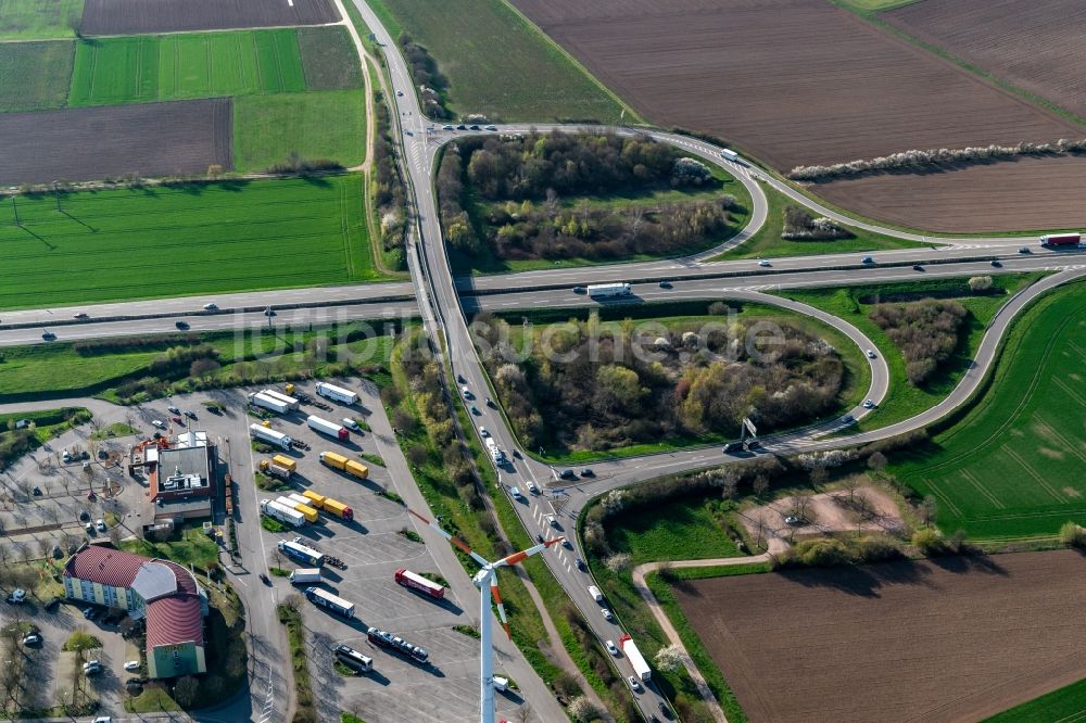 Herbolzheim von oben - Autobahnabfahrt der BAB A5 in Herbolzheim im Bundesland Baden-Württemberg, Deutschland