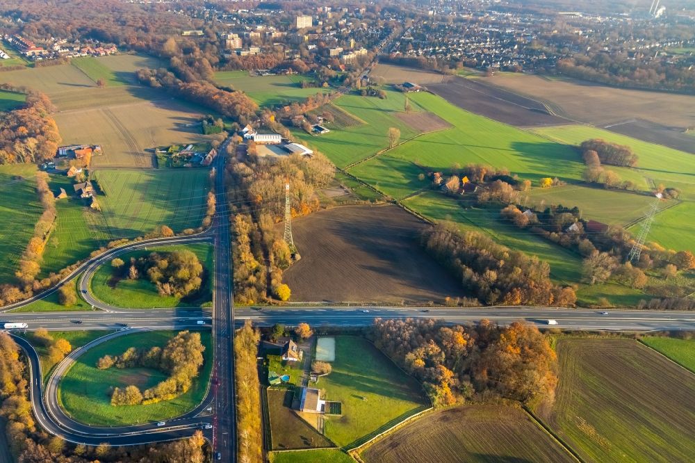 Luftaufnahme Gladbeck - Autobahnabfahrt der BAB A31 im Ortsteil Kirchhellen in Gladbeck im Bundesland Nordrhein-Westfalen, Deutschland