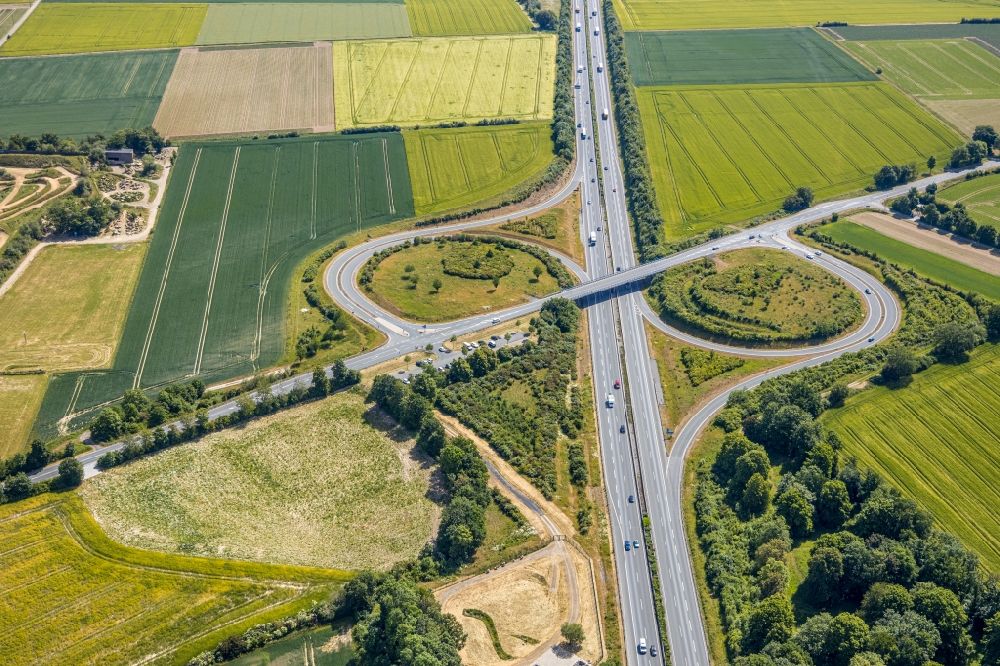 Luftbild Werl - Autobahnabfahrt der BAB A44 Werl-Süd im Ortsteil Westönnen in Werl im Bundesland Nordrhein-Westfalen, Deutschland