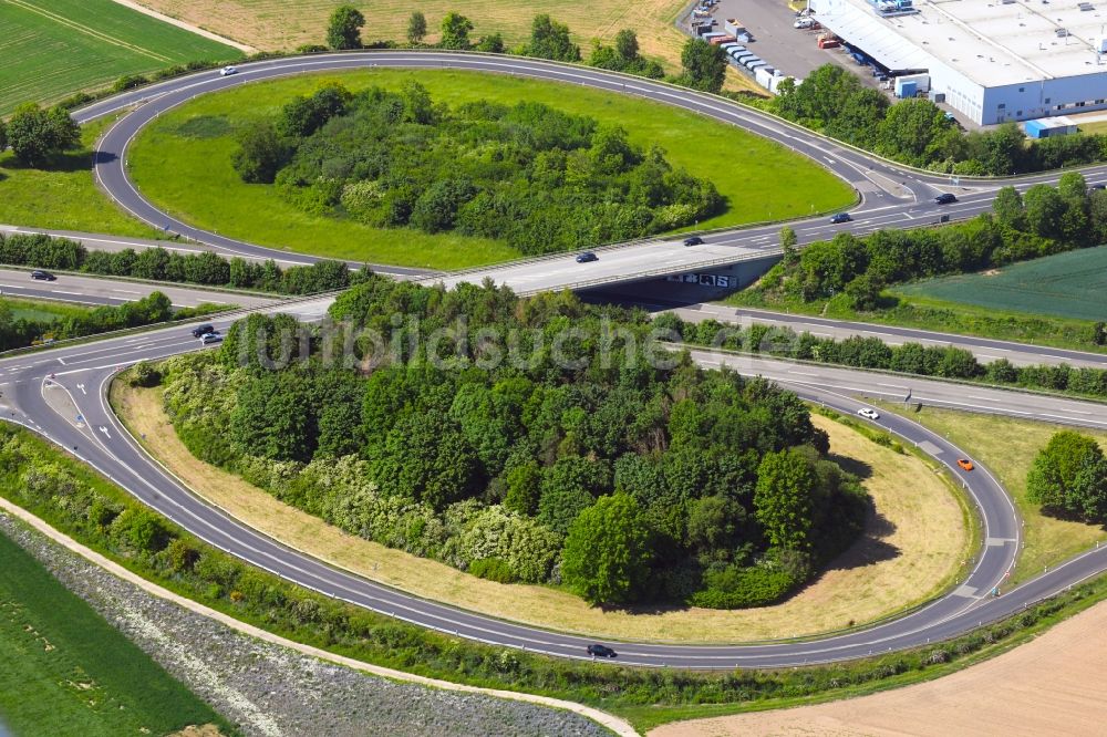 Wölfersheim aus der Vogelperspektive: Autobahnabfahrt der BAB A45 in Wölfersheim im Bundesland Hessen, Deutschland