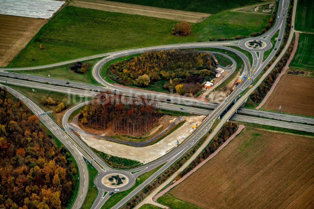 Ringsheim aus der Vogelperspektive: Autobahnabfahrt der BAB A5 zur 57b Rust in Ringsheim im Bundesland Baden-Württemberg, Deutschland