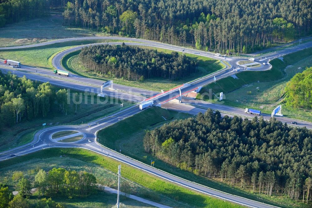 Luftaufnahme Kremmen - Autobahnanschlußstelle AS Kremmen am Autobahndreieck Havelland im Bundesland Brandenburg
