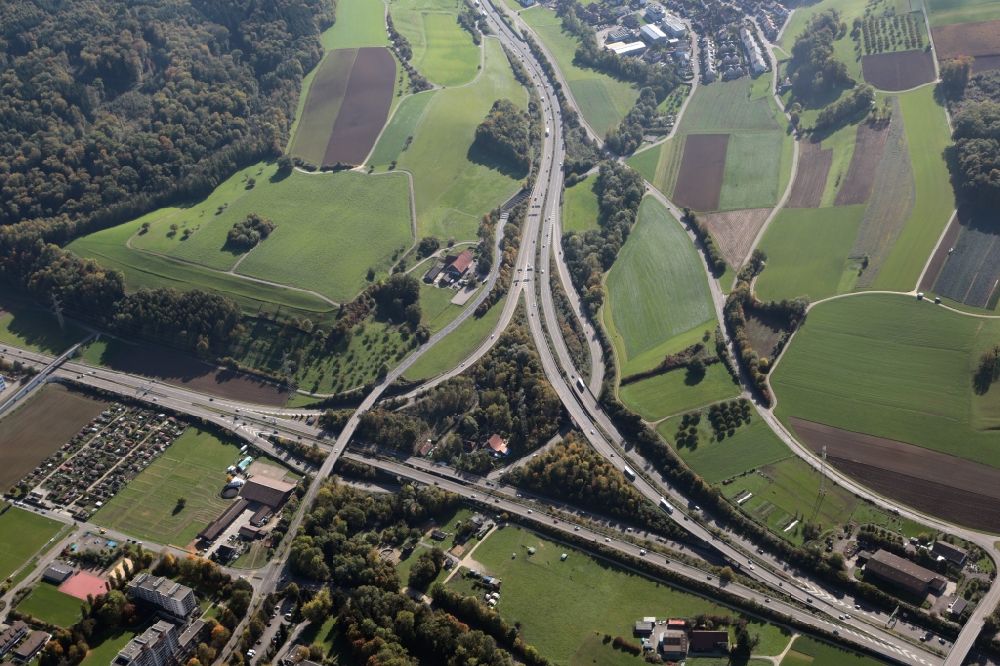 Kaiseraugst aus der Vogelperspektive: Autobahndreieck- Abfahrt der Autobahn A2 A3 bei Kaiseraugst im Kanton Aargau, Schweiz