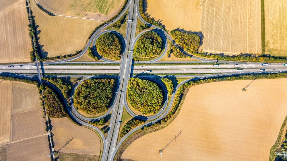 Luftbild Anröchte - Autobahndreieck- Abfahrt der BAB A44 in Anröchte im Bundesland Nordrhein-Westfalen, Deutschland