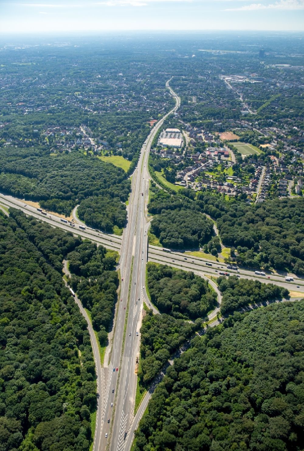 Luftaufnahme Oberhausen - Autobahndreieck- Abfahrt der BAB A2, A3, E34 und der Bundesstraße B516 im Ortsteil Sterkrade-Nord in Oberhausen im Bundesland Nordrhein-Westfalen