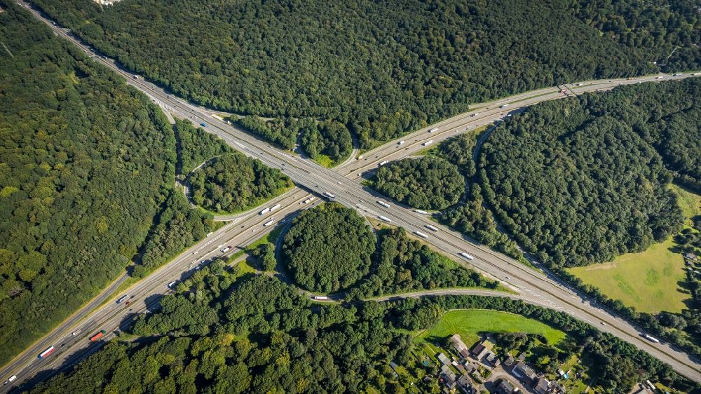 Luftbild Oberhausen - Autobahndreieck- Abfahrt der BAB A2, A3, E34 und der Bundesstraße B516 im Ortsteil Sterkrade-Nord in Oberhausen im Bundesland Nordrhein-Westfalen