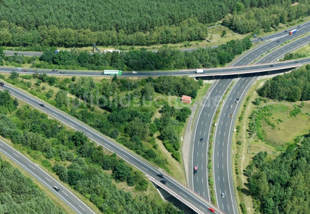 Schwielowsee aus der Vogelperspektive: Autobahndreieck- Abfahrt der BAB A9 - A10 Dreieck Potsdam in Schwielowsee im Bundesland Brandenburg, Deutschland
