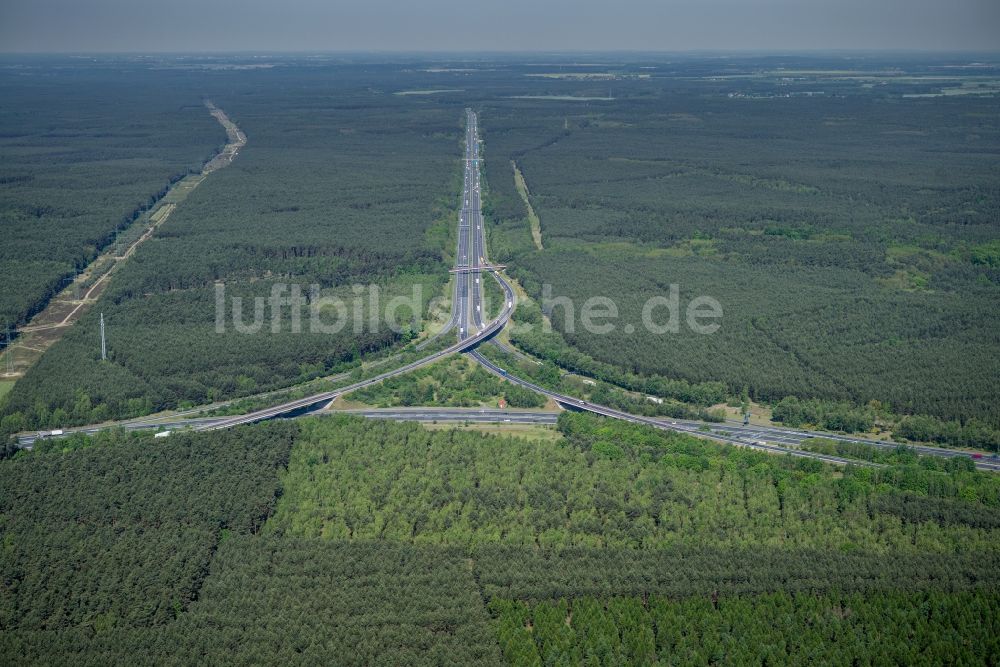 Schwielowsee von oben - Autobahndreieck- Abfahrt der BAB A9 - A10 Dreieck Potsdam in Schwielowsee im Bundesland Brandenburg, Deutschland