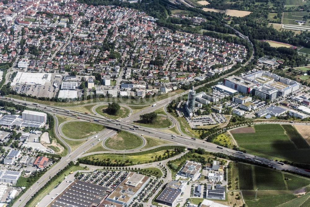 Luftaufnahme Neckarsulm - Autobahndreieck- Abfahrt der BAB A6 in Neckarsulm im Bundesland Baden-Württemberg, Deutschland