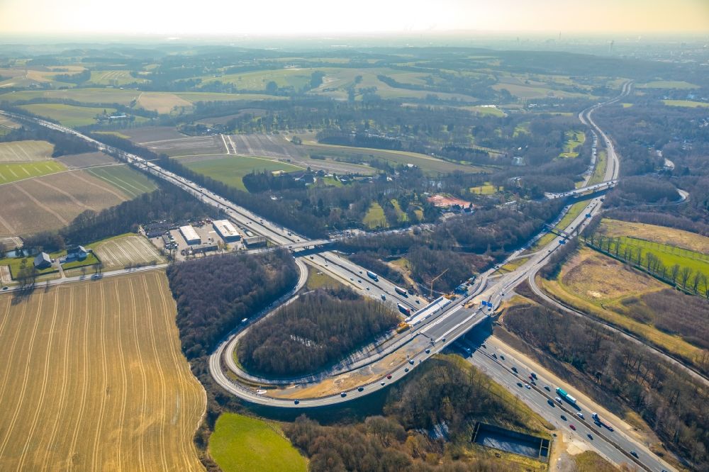 Ratingen aus der Vogelperspektive: Autobahndreieck- Abfahrt der BAB A44 - A3 in Ratingen im Bundesland Nordrhein-Westfalen, Deutschland