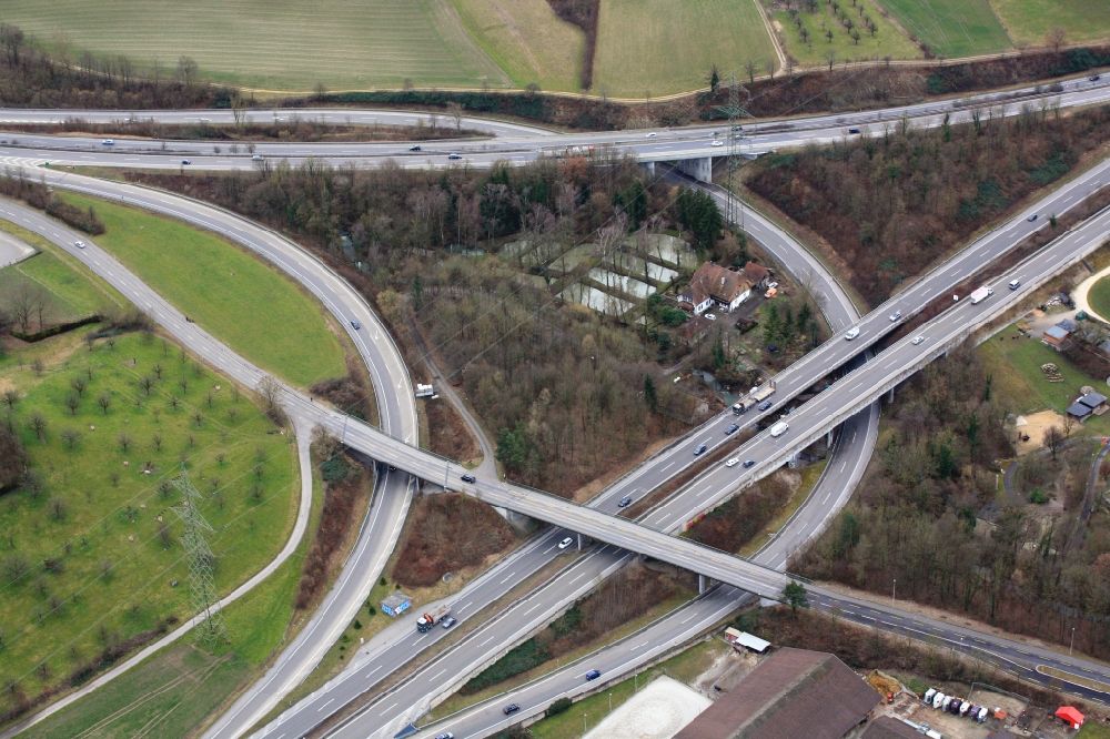 Giebenach von oben - Autobahndreieck der A2 und A3 in Giebenach in der Schweiz