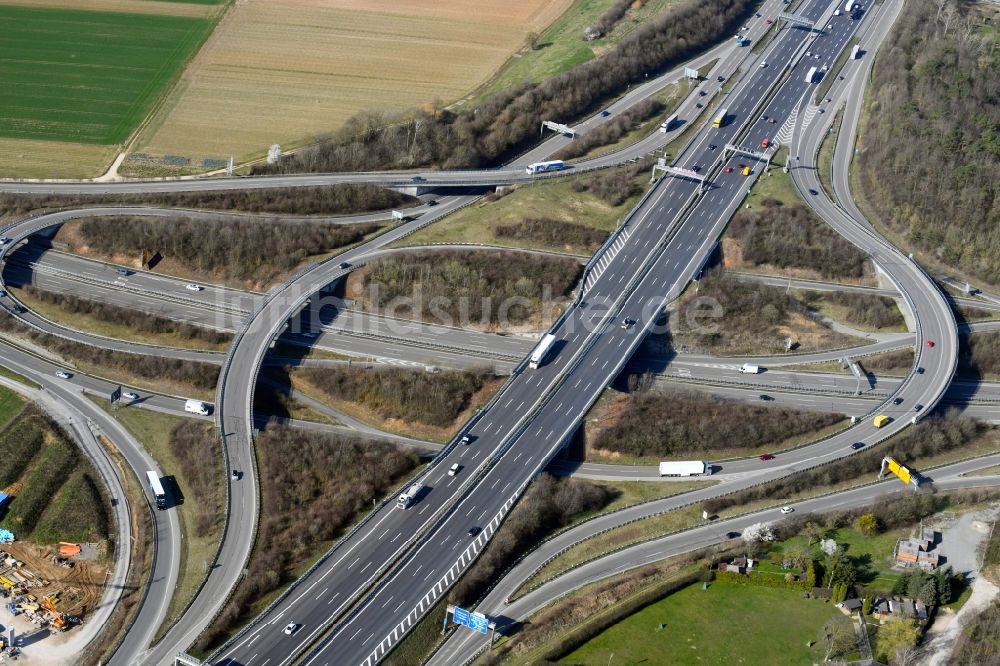 Stuttgart aus der Vogelperspektive: Autobahnkreuz der BAB8 - BAB27 in Stuttgart im Bundesland Baden-Württemberg, Deutschland