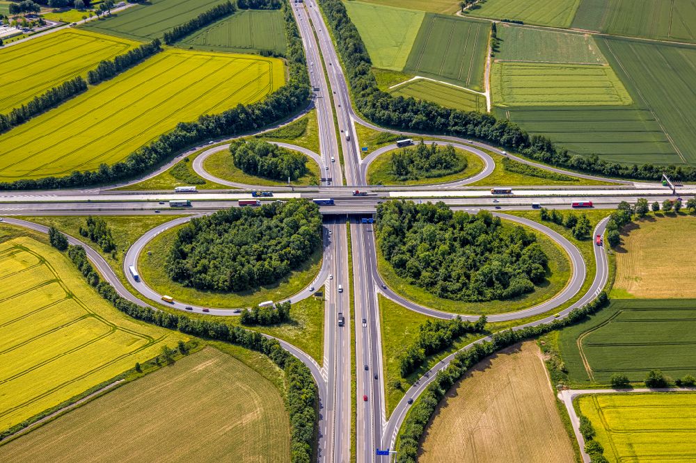 Werl von oben - Autobahnkreuz der BAB A44 - BAB 445 in Werl im Bundesland Nordrhein-Westfalen, Deutschland