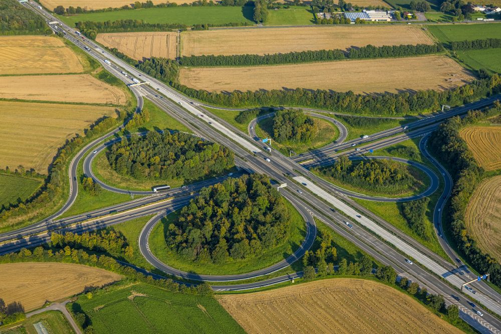 Luftaufnahme Werl - Autobahnkreuz der BAB A44 - BAB 445 in Werl im Bundesland Nordrhein-Westfalen, Deutschland